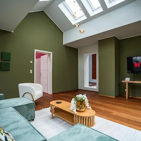 Designhaus - Whirlpool - Terrasse - Garage - 10 Personen - Aufzug - Kueche - Familienfreundlich - Wifi - Netflix Holiday home Ruedesheim am Rhein